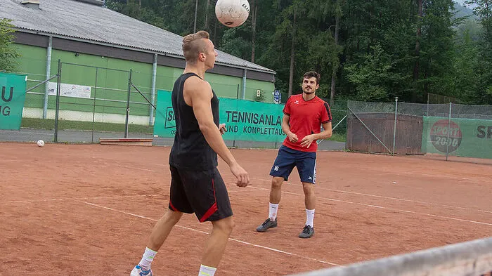Julian Tacha und Alexander Adelmann sind die Sieger des ersten Mürzer Fußballtennis-Turniers