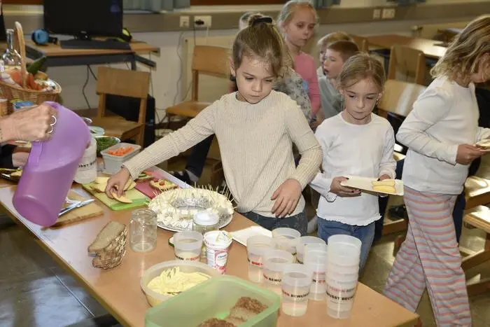 „Wenn Kinder selbst sehen, fühlen, riechen und ausprobieren können, wird Landwirtschaft verständlich und greifbar“, betonten die beiden Vortragenden die Wichtigkeit ihrer Aufklärungsarbeit.