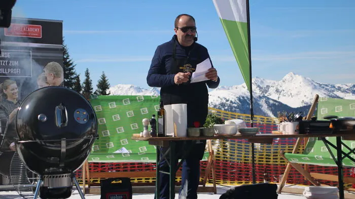 Johann Lafer, gut gerüstet für die Grillparty