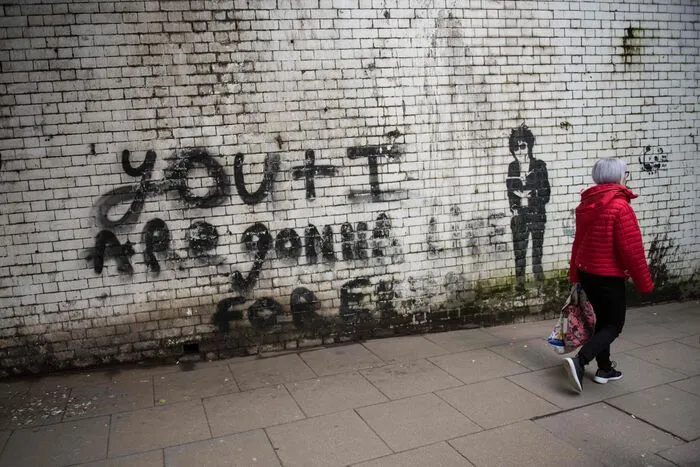 Ein Oasis-Zitat ziert eine Wand in Manchester. In der britischen Stadt geht derzeit die Sorge um, dass sie massiv unter den Folgen des Brexit leiden könnte. Demnach würde weniger der Finanzstandort London, sondern die kleineren Finanzzentren des Landes geschädigt werden.