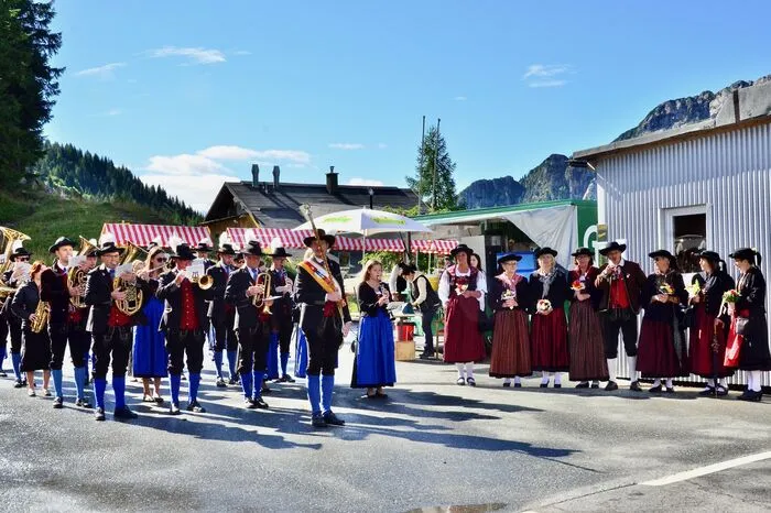 Flotte Klänge und bunte Trachten