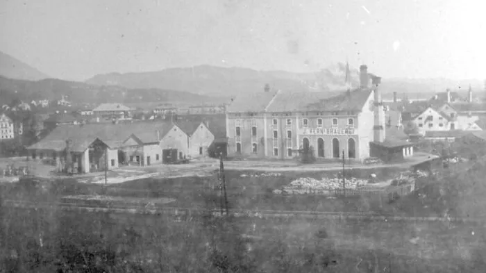 Die Brauerei Kern noch vor 1900. Sie entwickelte sich zur „1. Oberkärntnerische Dampfbrauerei und exportierte bis nach Bosnien