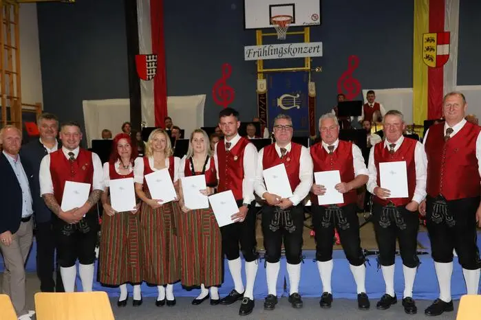 Es gab auch zahlreiche Vereins-Ehrungen:
Hans Leitner 25 Jahre/ Verdienstabzeichen in Bronze, 
Angelika Leitner 15 Jahre Verdienstabzeichen
,
Maria Haber 10Jahre Verdienstkreuz in Bronze,
Sandra Haber 10 Jahre Verdienstkreuz in Bronze,
Heinrich Konrad 10Jahre Verdienstkreuz in Bronze,
Josef Konrad 10Jahre Verdienstkreuz in Bronze,
Marco Obersteiner 10Jahre Verdienstkreuz in Bronze,

Franz Hinteregger 20Jahre Verdienstkreuz in Silber.

