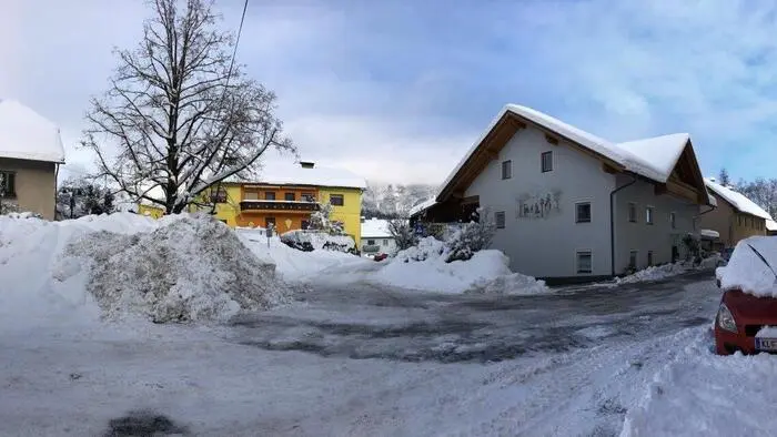 Der Schnee sorgt auch in Arnoldstein für viel Arbeit bei den Schneeräumern