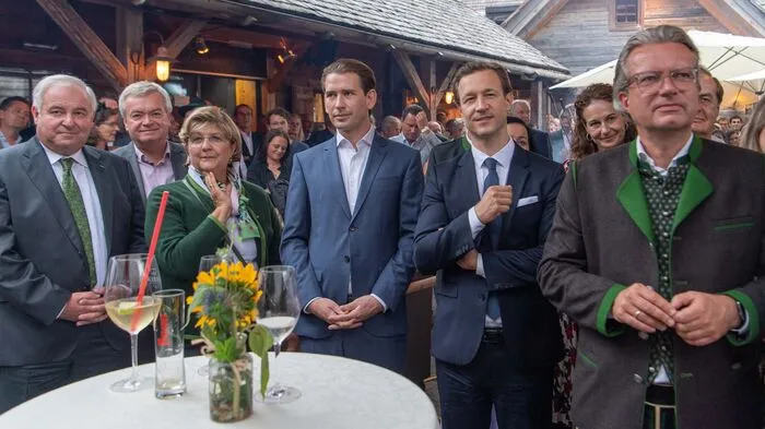 Jubilar Christopher Drexler lud u.a. Finanzminister Gernot Blümel, Kanzler Sebastian Kurz, LH Hermann Schützenhöfer mit Gattin Marianne und LH-Vize Anton Lang auf die Teichalm.