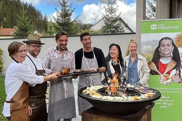 Astrid und Andreas Krainer, Christian Stani, Norbert Oberhauser, Renate Zierler und Andrea Böhm vom SOS-Kinderdorf. Spenden sind momentan umso wichtiger, um dem Leitgedanken "Jedem Kind ein liebevolles Zuhause" trotz akuter Teuerungen weiterhin folgen zu können.