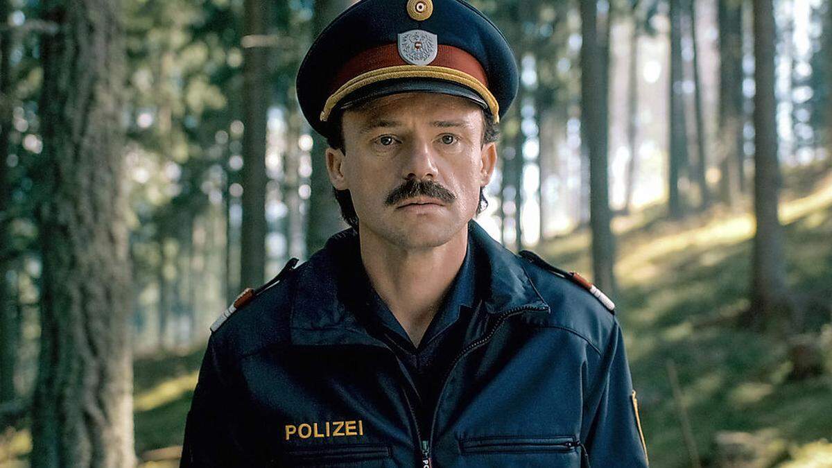 Gerhard Liebmann als zerrissener Dorfpolizist Hannes Muck