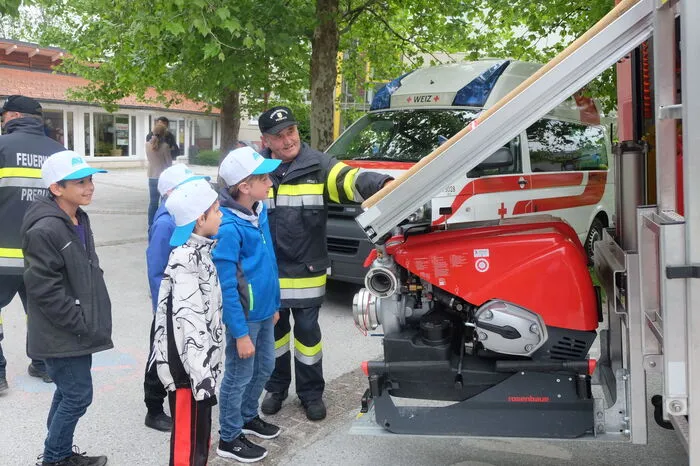 Infos zum Feuerwehrauto gab es aus erster Hand.