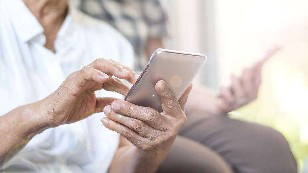 Facebook, WhatsApp, E-Mails: Senioren sollen fit fürs Handy werden