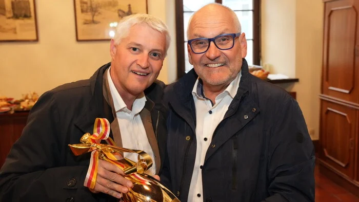 HLW-Direktor Adi Lackner war der erste Gratulant bei Wolfgang Daborer