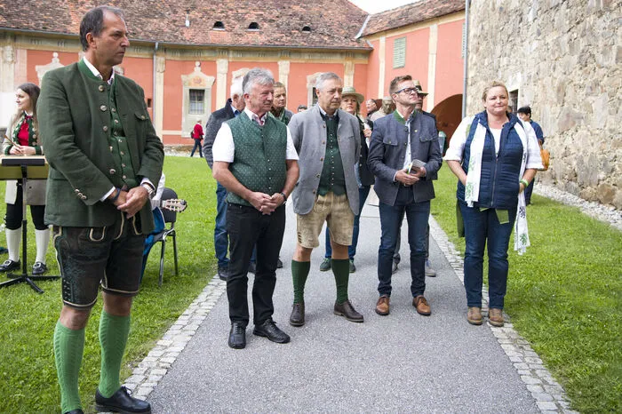 Unter den Ehrengästen auch Landtagsabgeordneter Hubert Lang, Bürgermeister Johann Schirnhofer, Thomas Spann und links Rudolf Tischhart, Initiator und Begründer der "Steirischen Roas"