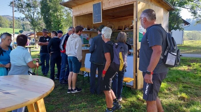 Traumwetter lockte viele Wanderfreunde nach Mariahof, wo zum "Zurück zum Ursprung"-Wandertag mit Biopionier Werner Lampert geladen wurde.
