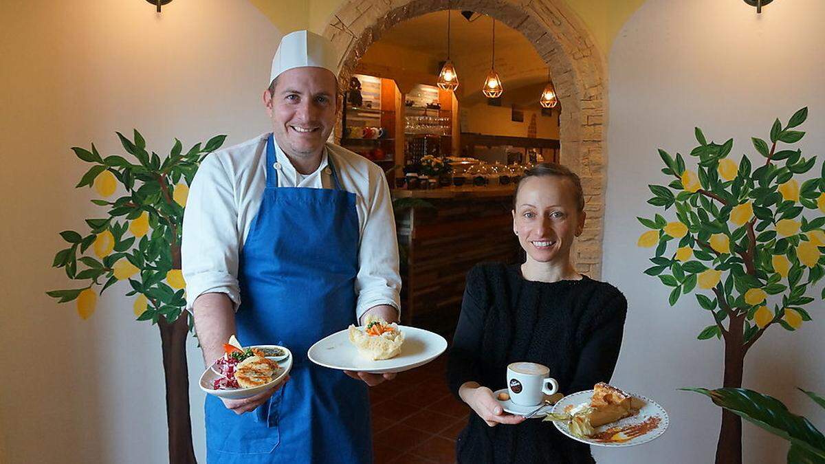 Michele Libero und Veronika Anyos mit Fischtorte, Risotto, Apfeltorte und Kaffee