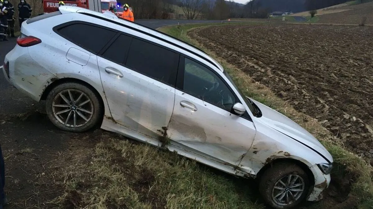 Am Montag in der Früh kam ein Lenker von der Fahrbahn ab