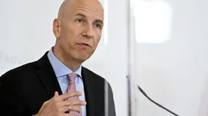Arbeitsminister Martin Kocher: "Pandemiebedingter Krisenmodus am Arbeitsmarkt überwunden."