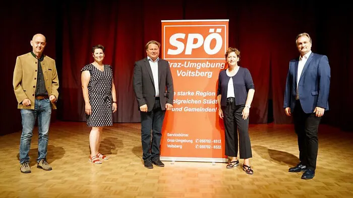Heinz Bozic (ganz links) trat aus freien Stücken zurück, Jürgen Kreiner (3. von links) übernimmt wieder das Ruder