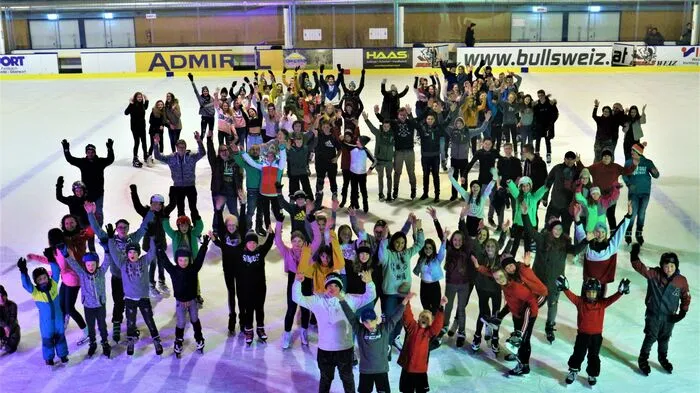 Zahlreiche Eisläuferinnen und Eisläufer besuchten die Eisdisco...