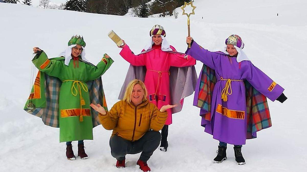 Karin Vierbauch mit Anna Wallner, Melanie Zechner und Paula Webhofer