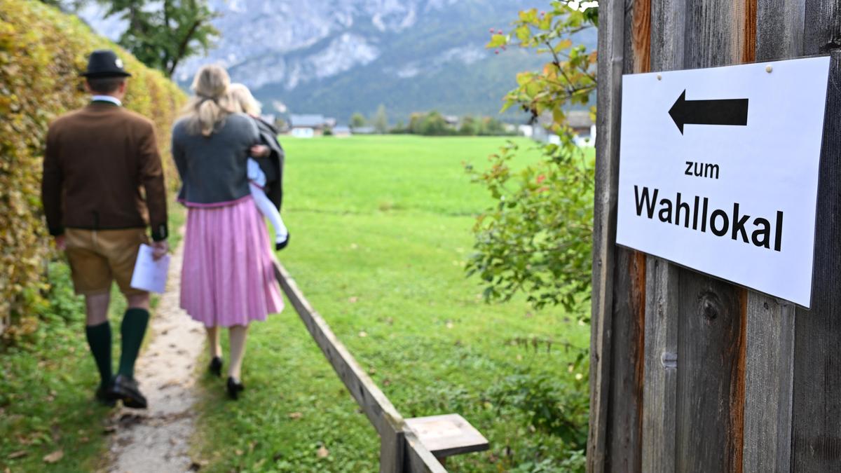 Am Weg zur Stimmabgabe in Altaussee