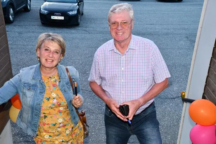  Die Schülerinnen luden zahlreiche Freunde ein, und die Party wurde gut besucht, auch von Fachvorstand Marianne Duscher und ihrer Begleitung.