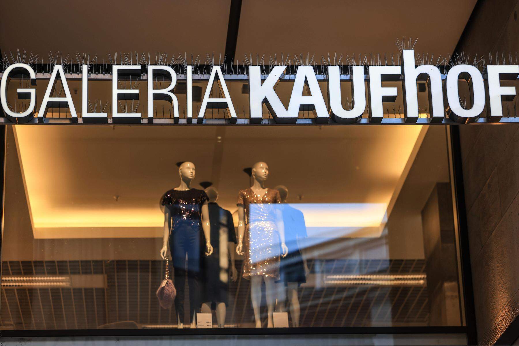 15.000 Beschäftigte | Signa-Tochter Galeria Karstadt Kaufhof stellte Insolvenzantrag