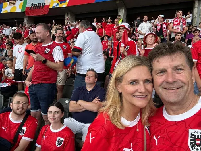Die Rieglers on tour: Dietmar, Waltraud, Jakob und Johanna als Fans des ÖFB-Teams ...