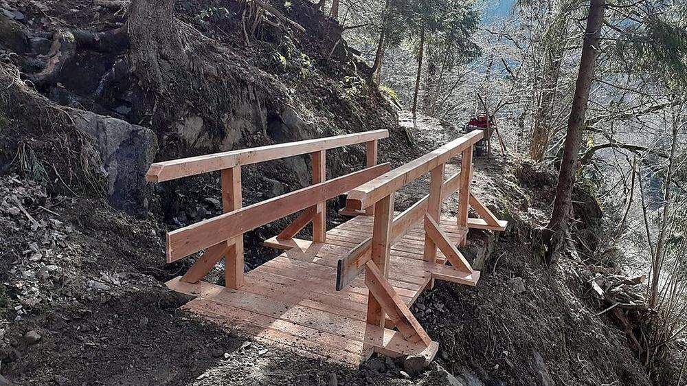 Neue Brücke für den Wanderweg &quot;Liesersteig&quot;