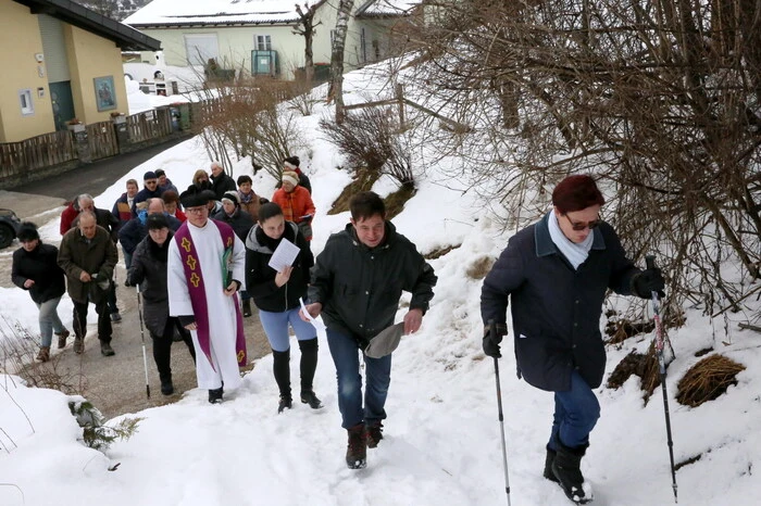 Übrigens: Beim Kreuzweg in Brückl handelt es sich um insgesamt 14 Stationen, die ausgehend von der Pfarrkirche bergauf zur Laurentiuskirche führen. 