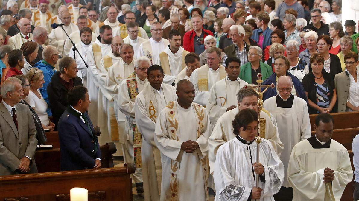 Der Kärntner Klerus (beim Hemmafest): Fast jeder zweite Priester kommt aus dem Ausland