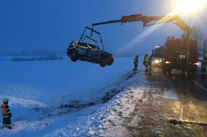 Bergung des Unfallfahrzeugs in Rohr an der Raab