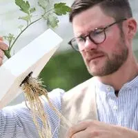 Seit 2021 kann man Fisch und Gemüse auf Martin Temmels Aquafarm kaufen
