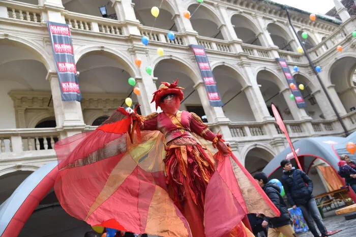 Klicken Sie sich durch die Fotos vom Kinderfasching im Landhaushof!