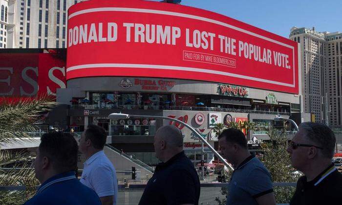 Plakat "Nach Wählerstimmen hat Donald Trump die vergangene Wahl verloren"