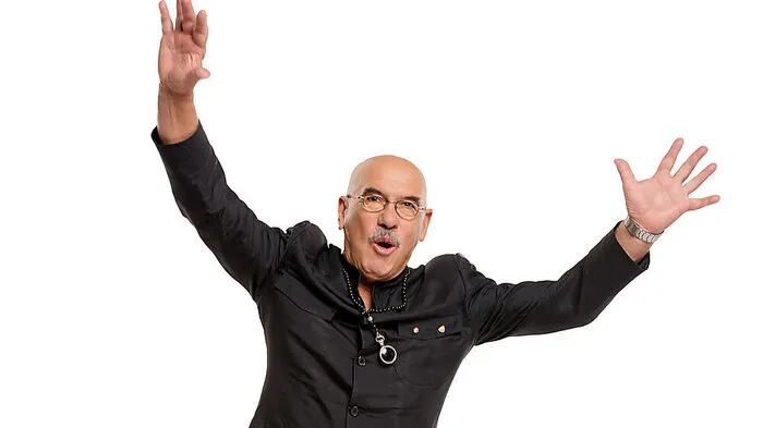 Der Schauspieler und Produzent Otto Retzer "kann nicht tanzen. "Im zunehmenden Alter, ich möchte ja auch in Pension gehen, will ich aber ein bisschen tanzen. Jetzt will ich das hier lernen, damit ich mit meiner Frau nicht blöd am Tanzparkett in der Pension auffalle.“