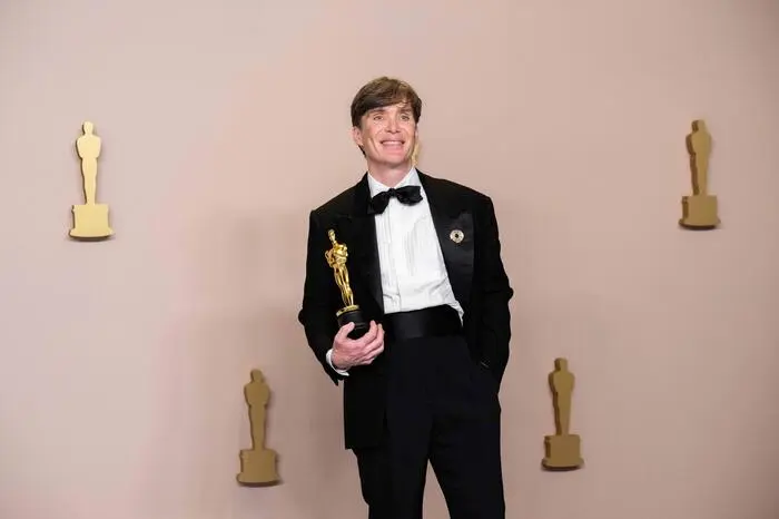 Cillian Murphy hatte selten so ein breites Grinsen im Gesicht, wie am Sonntagabend. Der „Oppenheimer-Star“ ist der erste gebürtige Ire, der in der Kategorie „Bester Hauptdarsteller“ gewinnt.
