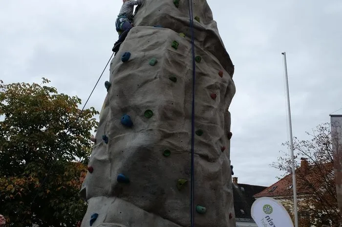 In luftige Höhen ging es mit dem Kletterturm des Alpenvereins