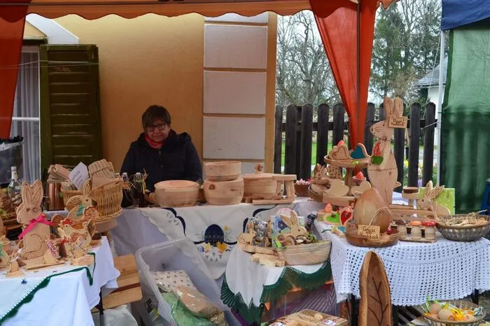 An zahlreichen Ständen und an den verschiedensten Geschäften im Ort konnten die Besucher verschiedenste Handwerksarbeiten und Osterhasen bewundern und auch käuflich erwerben.