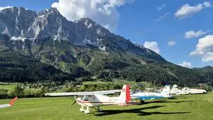 Für die Erhaltung des Flugplatzes Niederöblarn wurden binnen kürzester Zeit 6500 Unterschriften gesammelt