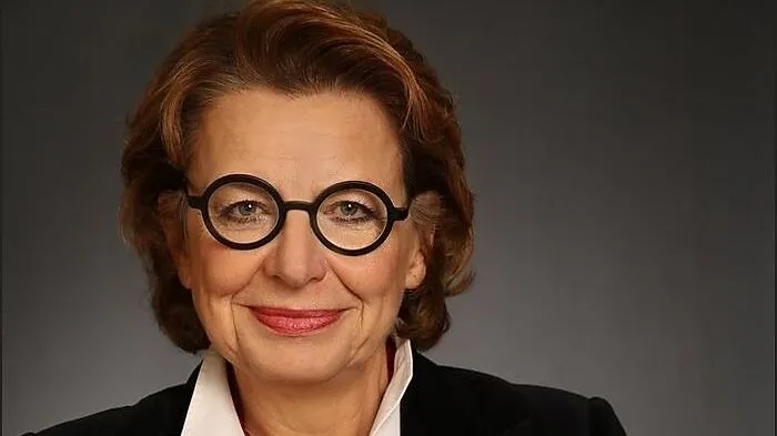 Gerda Lichtberger, Direktorin des Borg Deutschlandsberg: „Ich bin froh, dass die Schüler wieder in die Schule kommen. Aber ich habe mir mehr Zeit in der Schule erhofft. Da wir schon mit einen Schichtbetrieb gerechnet haben, haben wir die Gruppen bereits aufgeteilt. Die Herausforderung ist, dass sich das Unterrichtstempo verlangsamt.“