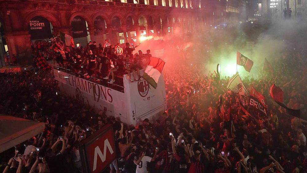 In Mailand machten die Milan-Fans die Nacht zum Tag