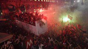 In Mailand machten die Milan-Fans die Nacht zum Tag