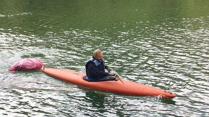 Der Brucker Wassersportklub hat an zwei Tagen den Müll im Bereich der Mur gesammelt und dabei allerhand fragwürdige Gegenstände entdeckt.