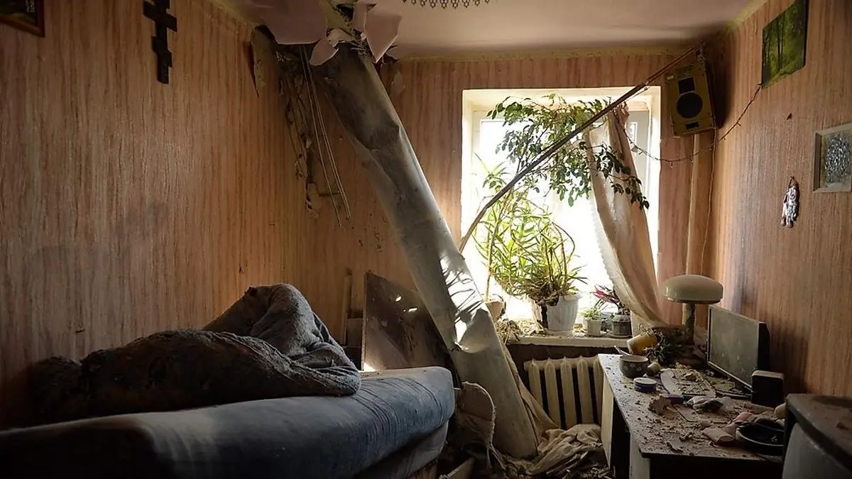 In diese Wohnung in Charkiw ist eine Rakete gestürzt