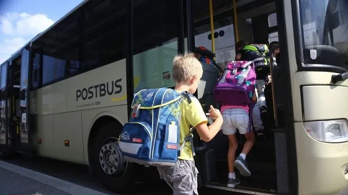 Der Postbus ein wichtiges Verkehrsmittel für die steirischen Schüler
