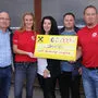 Walter Schuster (SPÖ), Gemeindekassier von Krottendorf-Gaisfeld (ganz links) und weitere Mitglieder der SPÖ überreichten 2000 Euro an die Eltern von Daniel