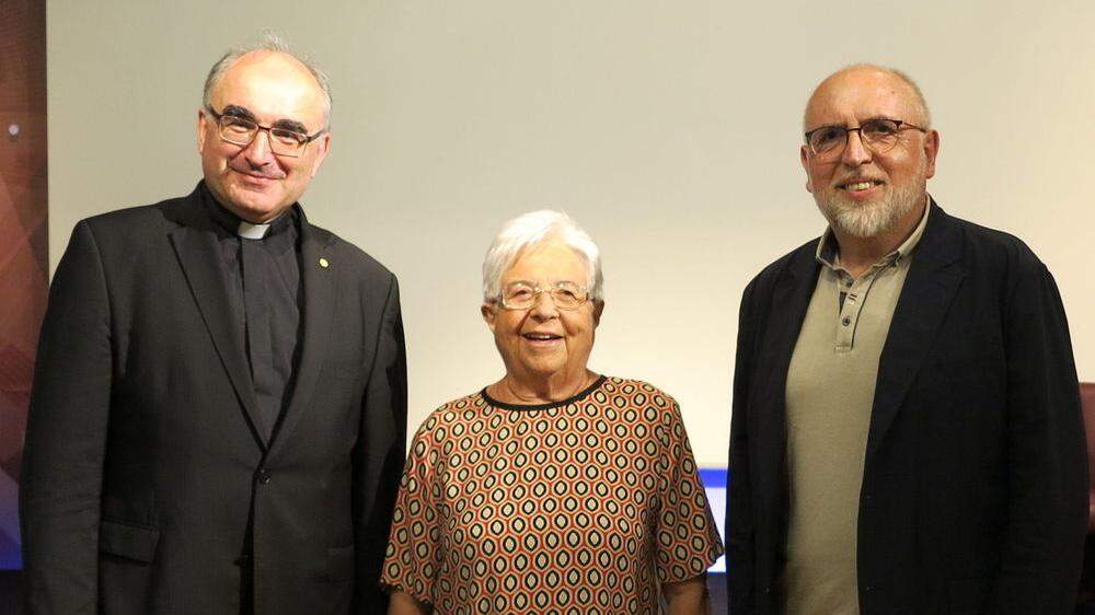 : Diözesanbischof Wilhelm Krautwaschl mit der Präsidentin der Fokolar-Bewegung, Maria Voce, und Co-Präsident Jesús Morán