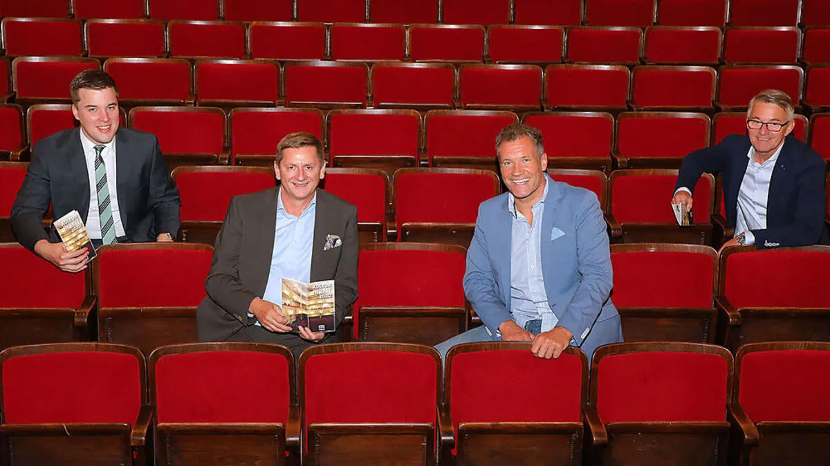 Kulturreferent Johannes Gsaxner, Bürgermeister Kurt Wallner, Armin Assinger und Kulturmanager Gerhard Samberger