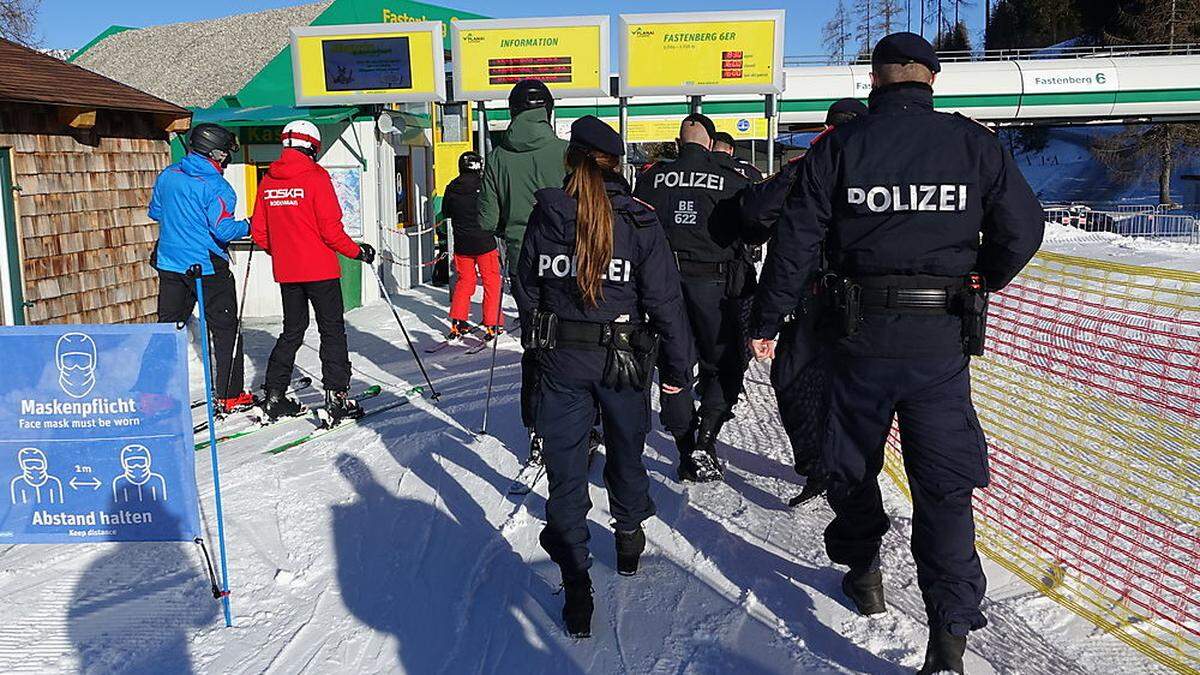 Schwerpunktkontrolle Covid-Maßnahmen der Polizei auf der Schladminger Planai Ende Jänner