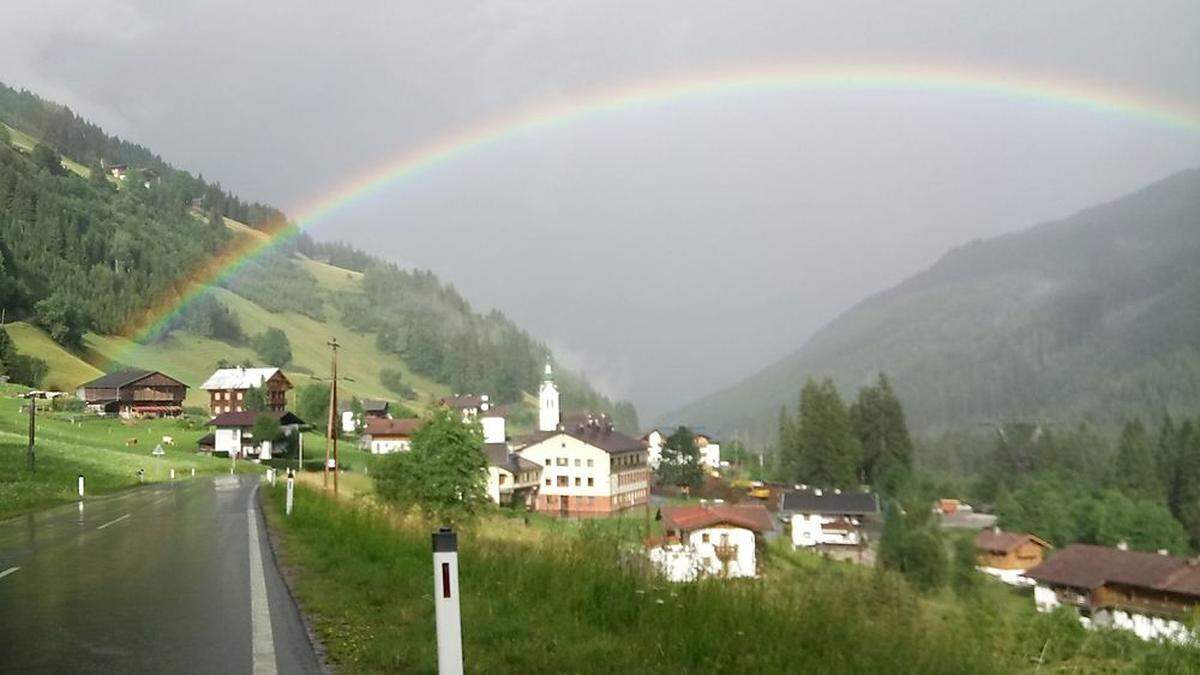 Die Wahrscheinlichkeit einen Regenbogen zu sehen, stehen heute nicht schlecht. Am Foto zu sehen ist Untertiliach