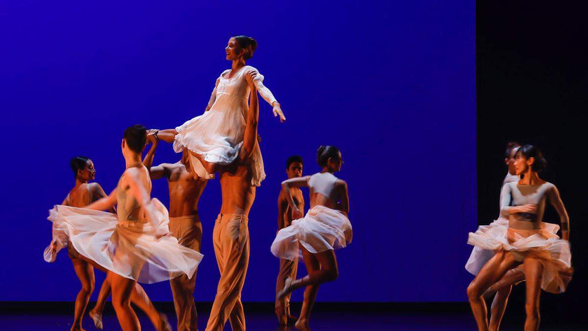 Das Ballet der Oper Graz zeigt einen Ausschnitt aus &quot;Cinderella&quot;